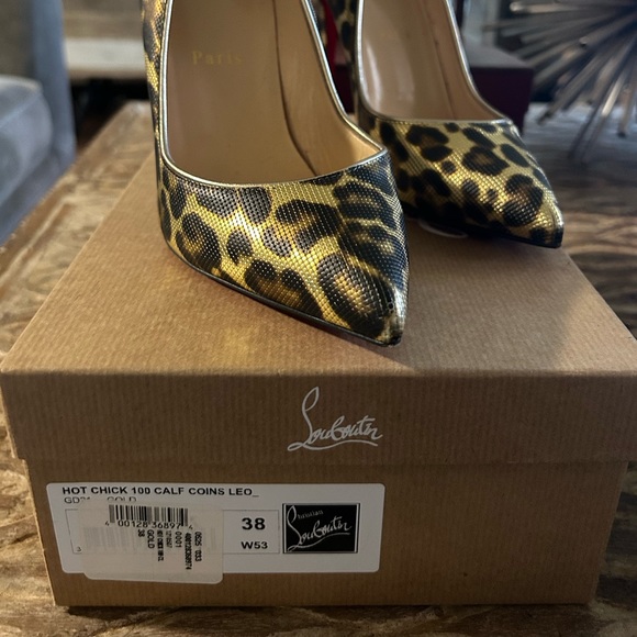 A beautiful gold and black red bottom. - Picture 5 of 6